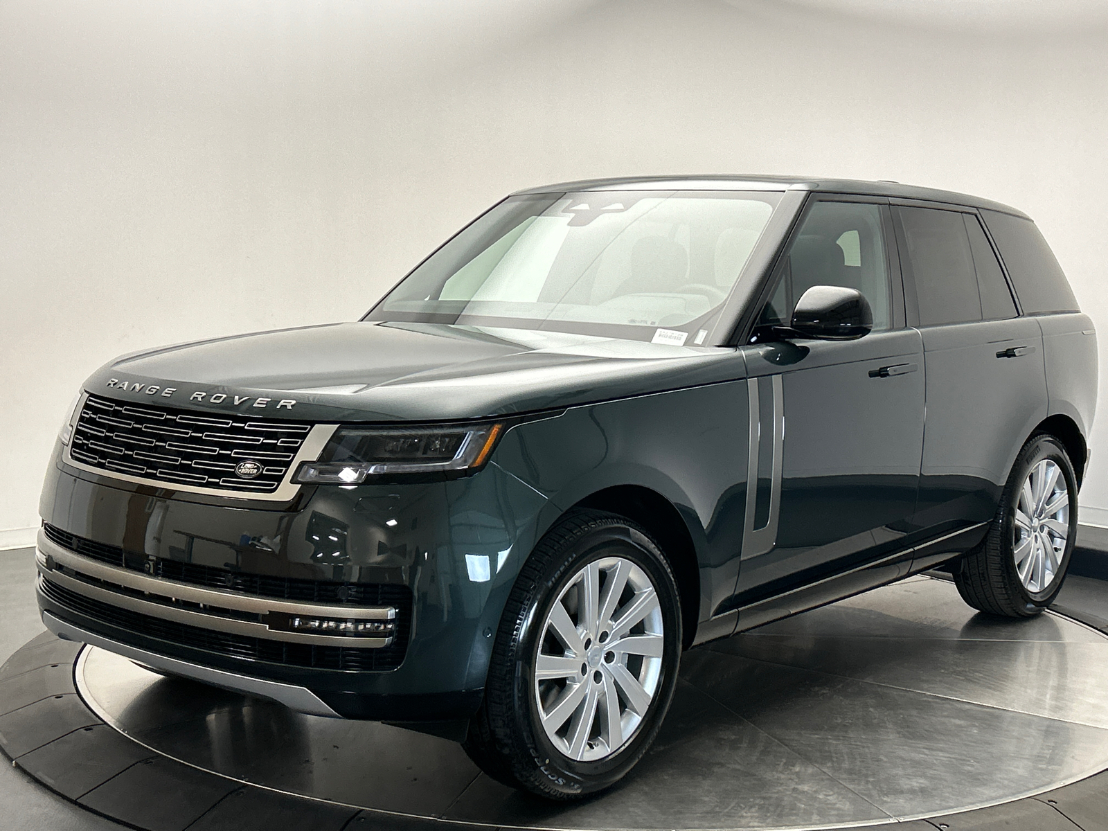 2025 Land Rover Range Rover SE 1