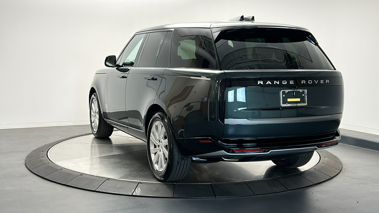 2025 Land Rover Range Rover SE 3