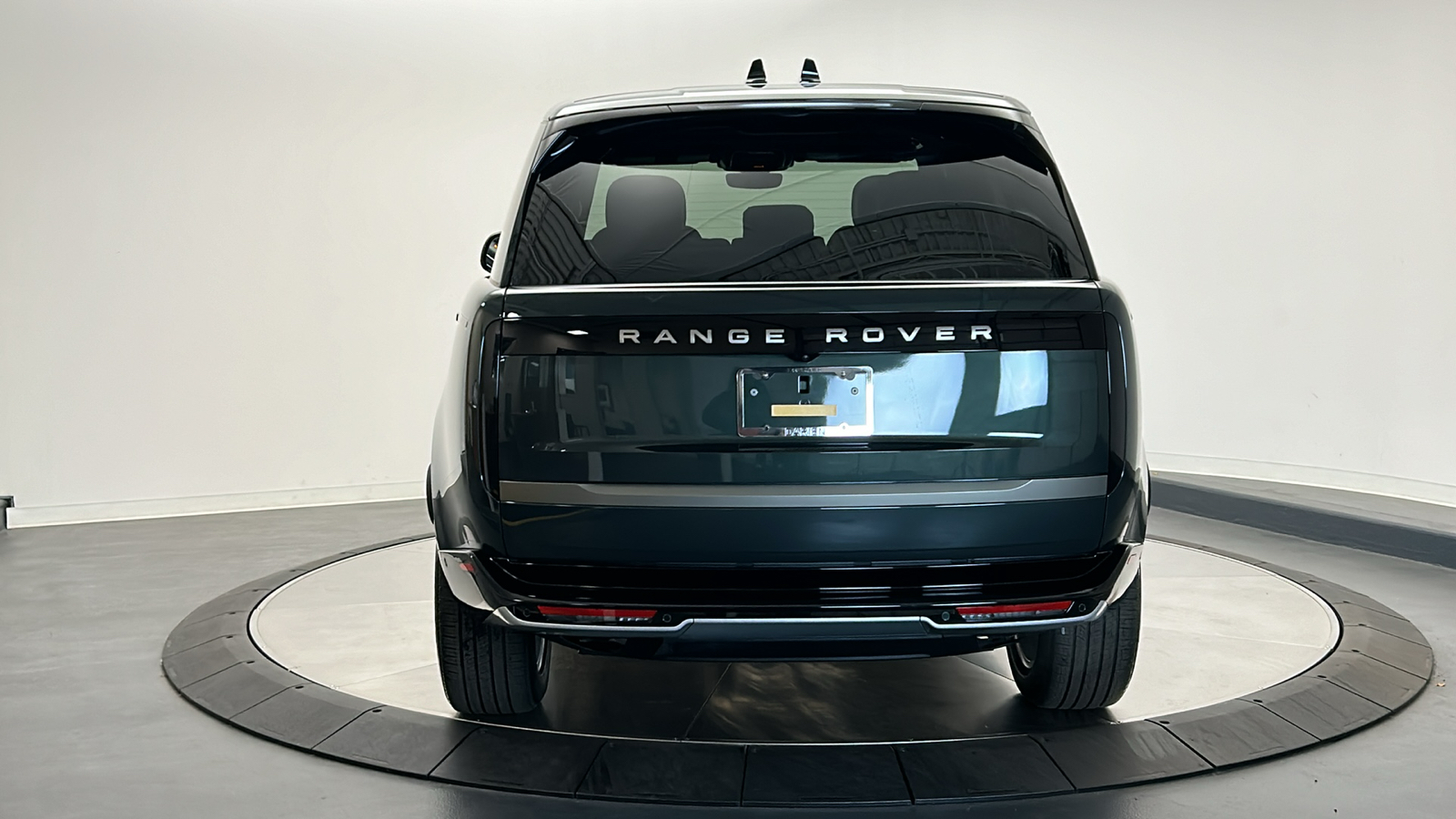 2025 Land Rover Range Rover SE 4