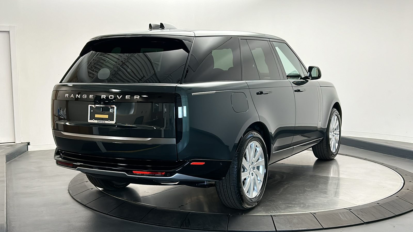 2025 Land Rover Range Rover SE 5