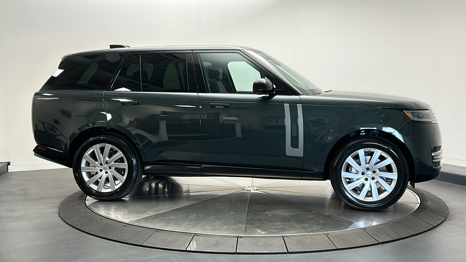 2025 Land Rover Range Rover SE 6