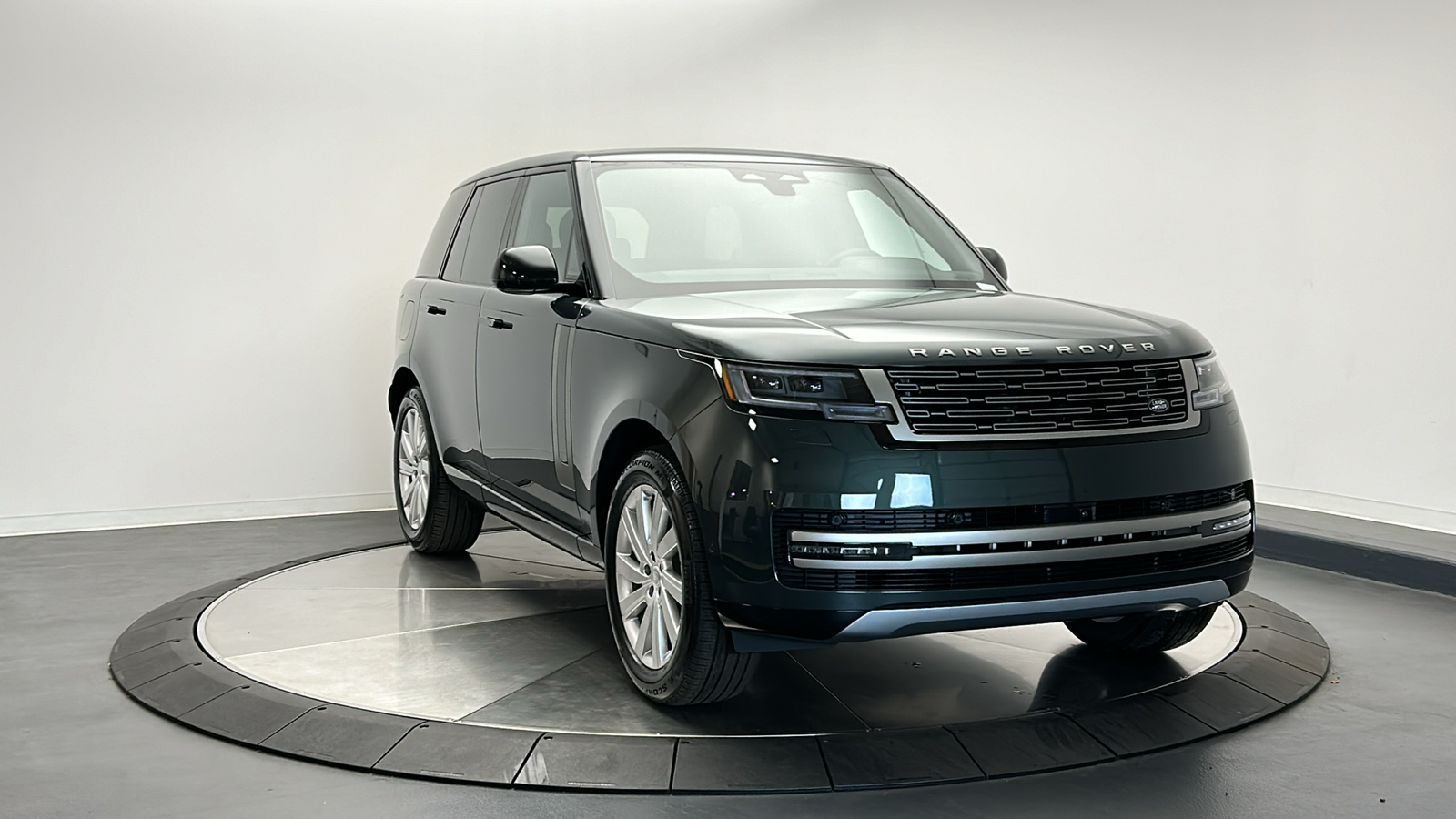 2025 Land Rover Range Rover SE 7