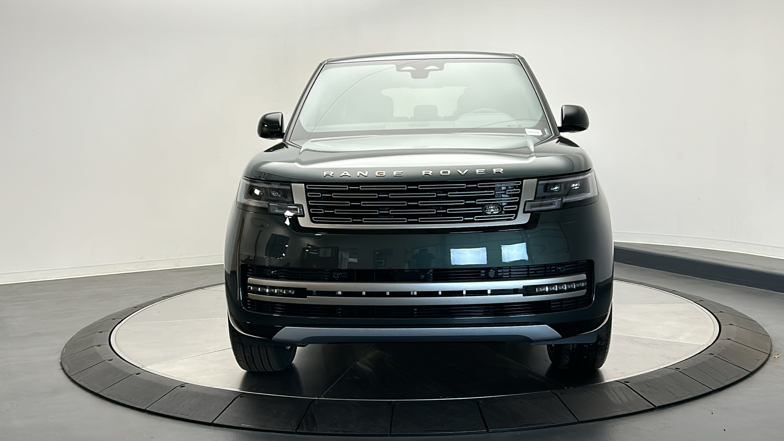 2025 Land Rover Range Rover SE 8