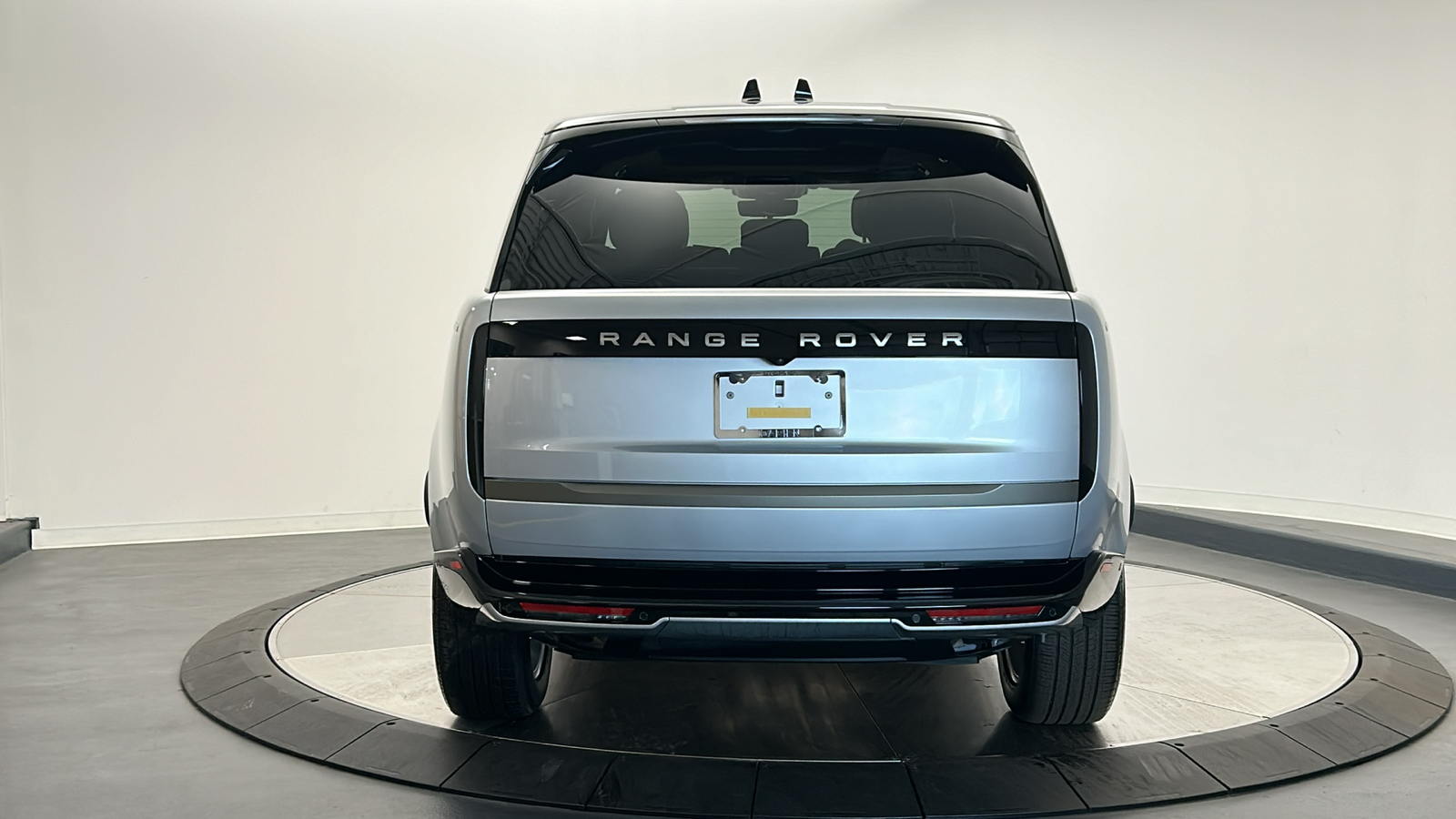 2025 Land Rover Range Rover SE 4