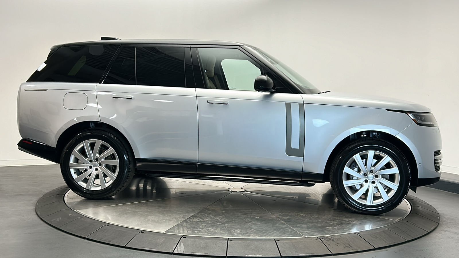 2025 Land Rover Range Rover SE 6