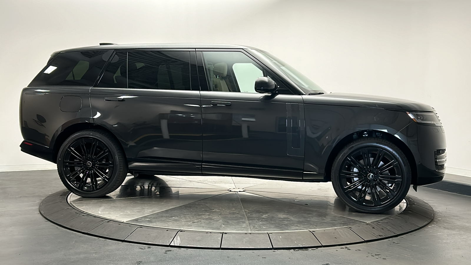 2025 Land Rover Range Rover SE 6