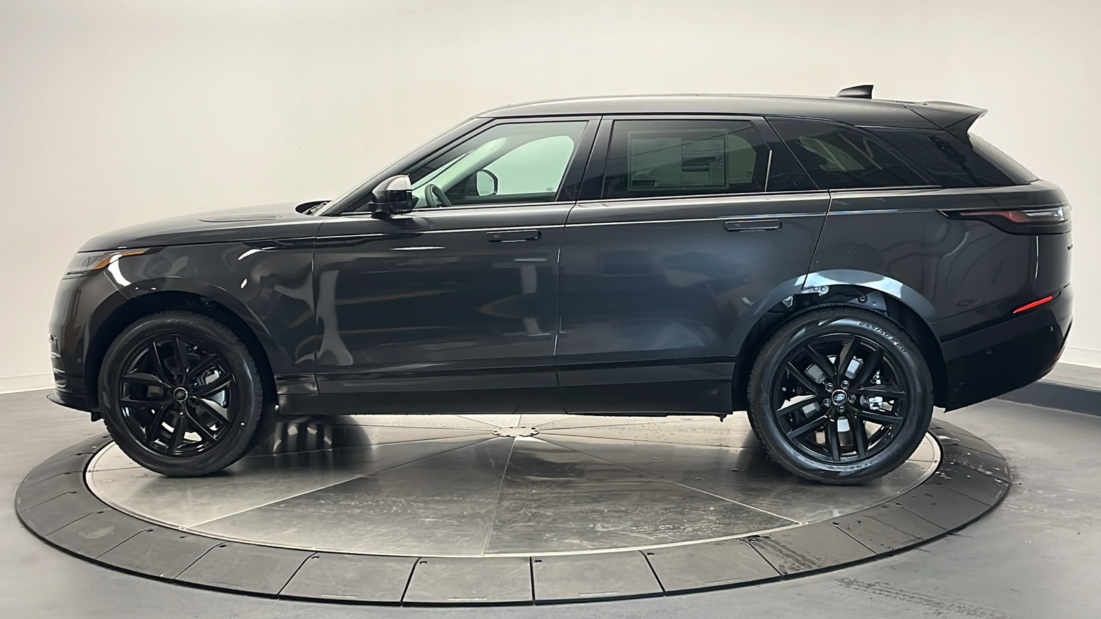 2025 Land Rover Range Rover Velar Dynamic SE 2