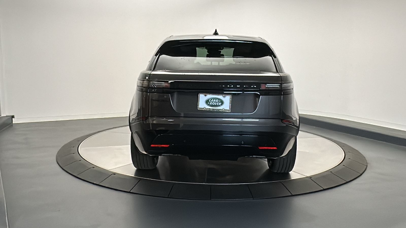 2025 Land Rover Range Rover Velar Dynamic SE 4