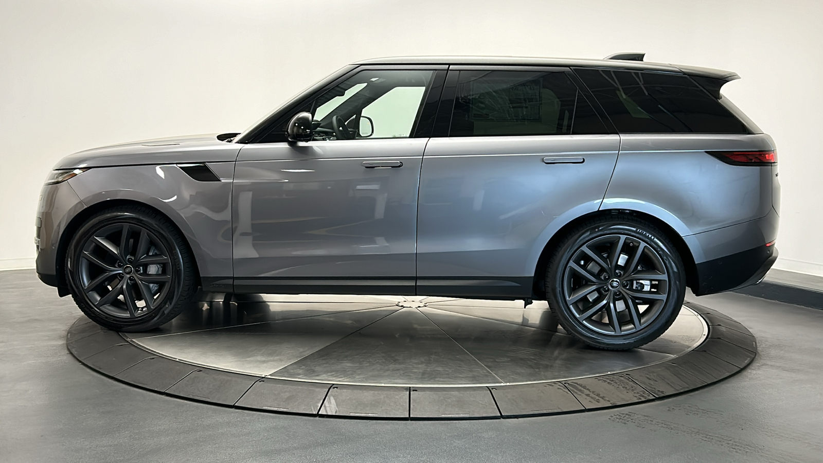 2025 Land Rover Range Rover Sport SE 2