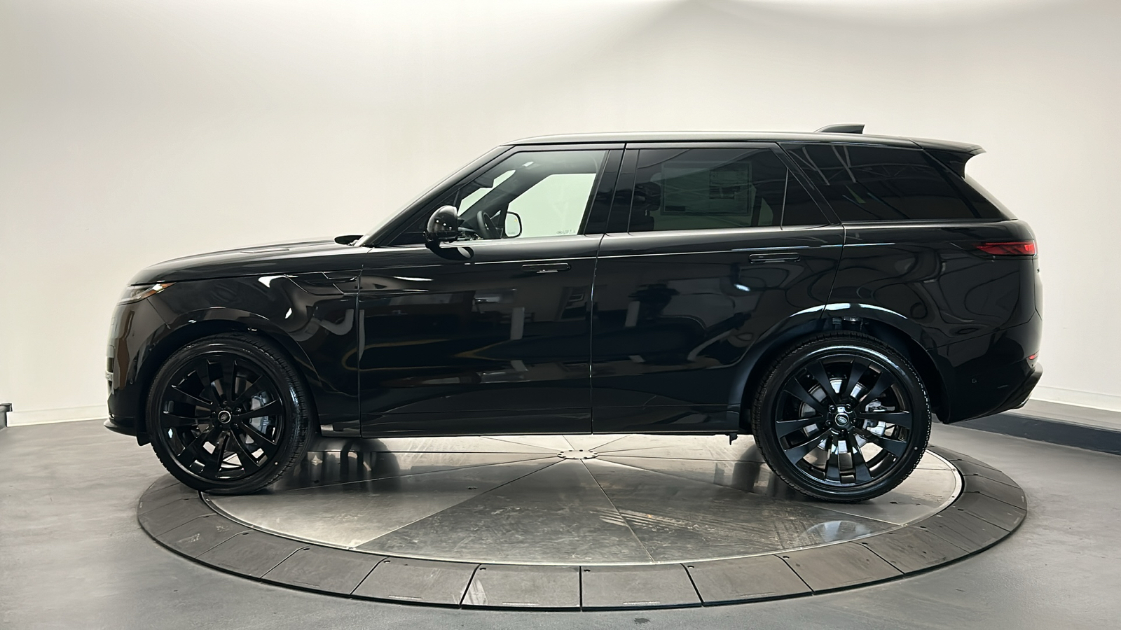 2025 Land Rover Range Rover Sport Dynamic 2