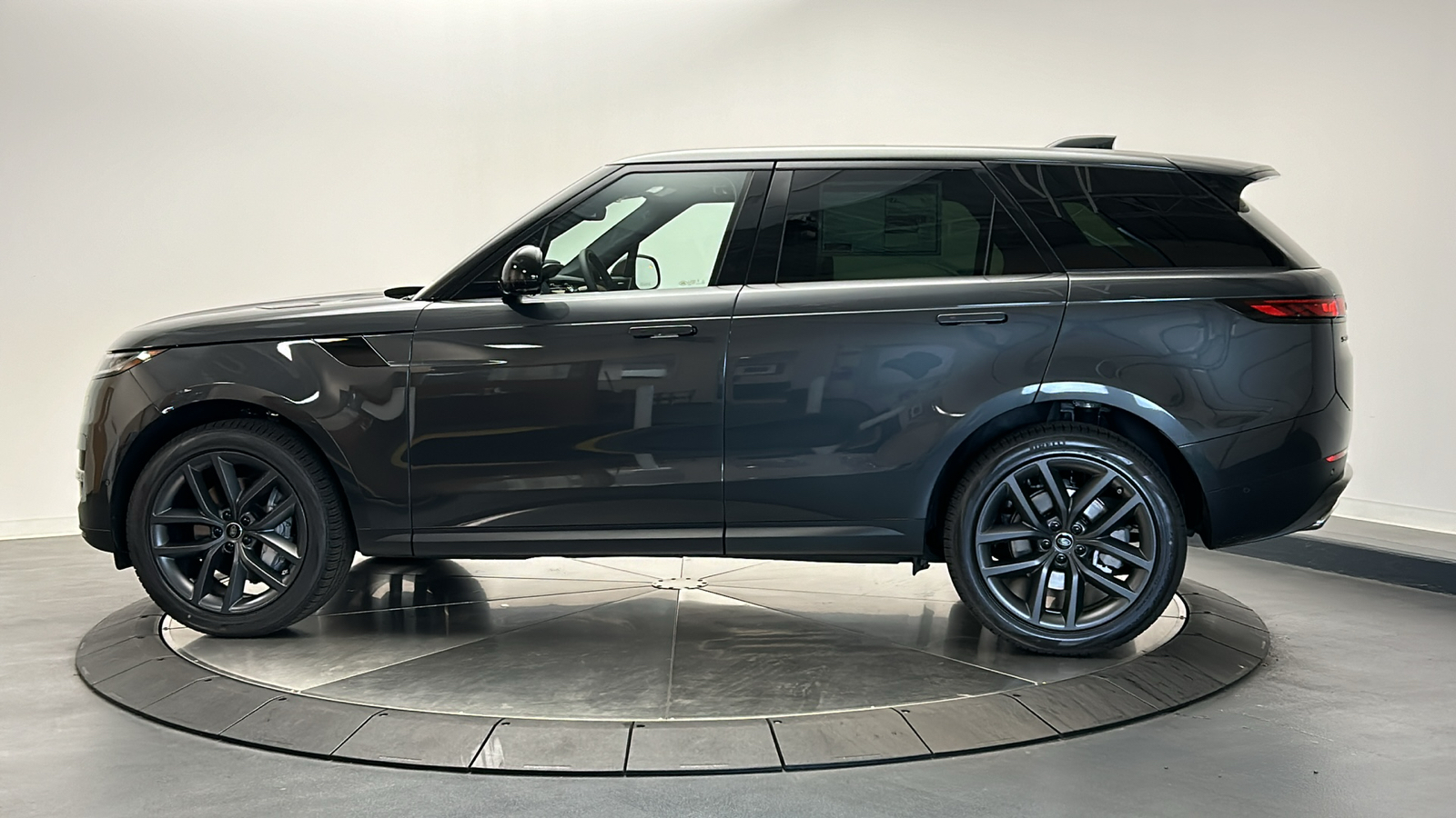 2025 Land Rover Range Rover Sport SE 2