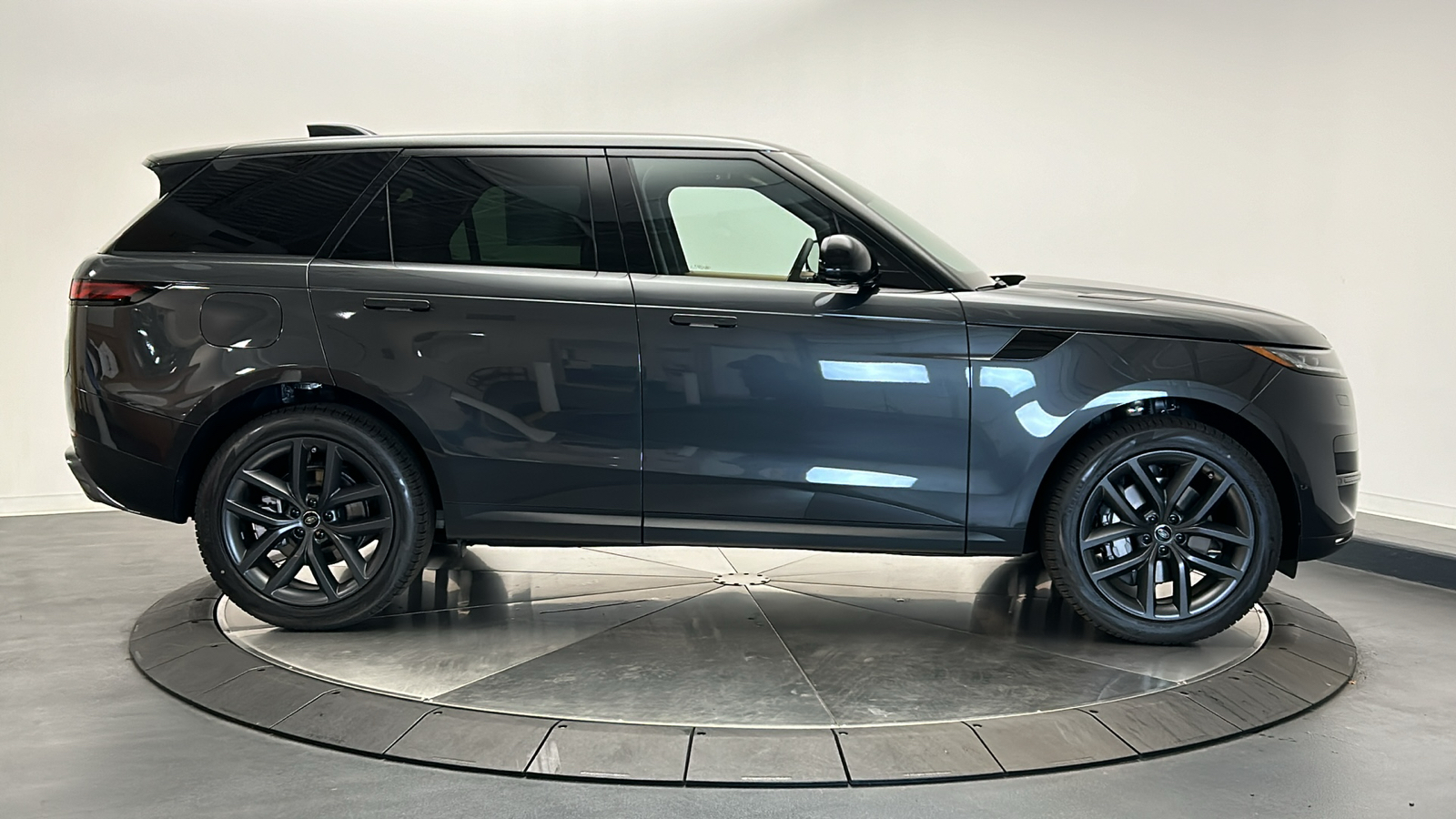 2025 Land Rover Range Rover Sport SE 6