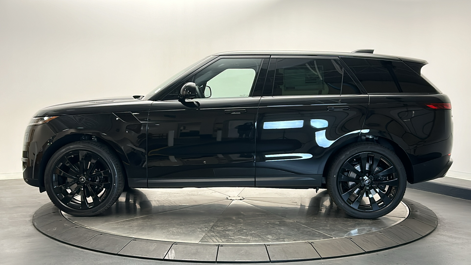 2025 Land Rover Range Rover Sport SE 2