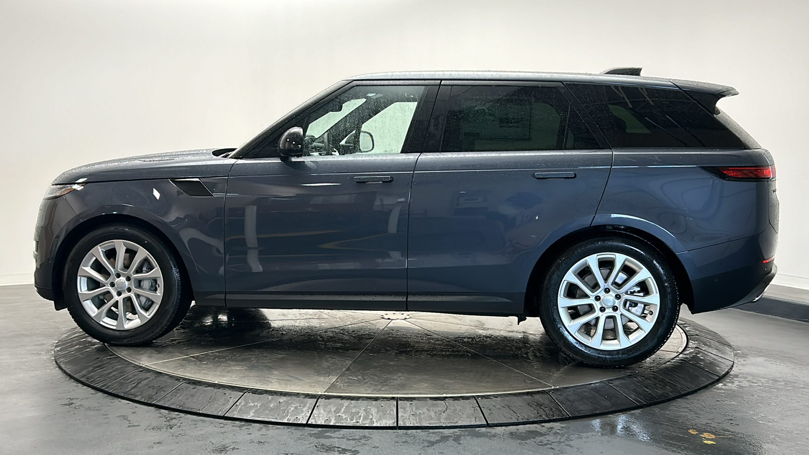 2025 Land Rover Range Rover Sport SE 2