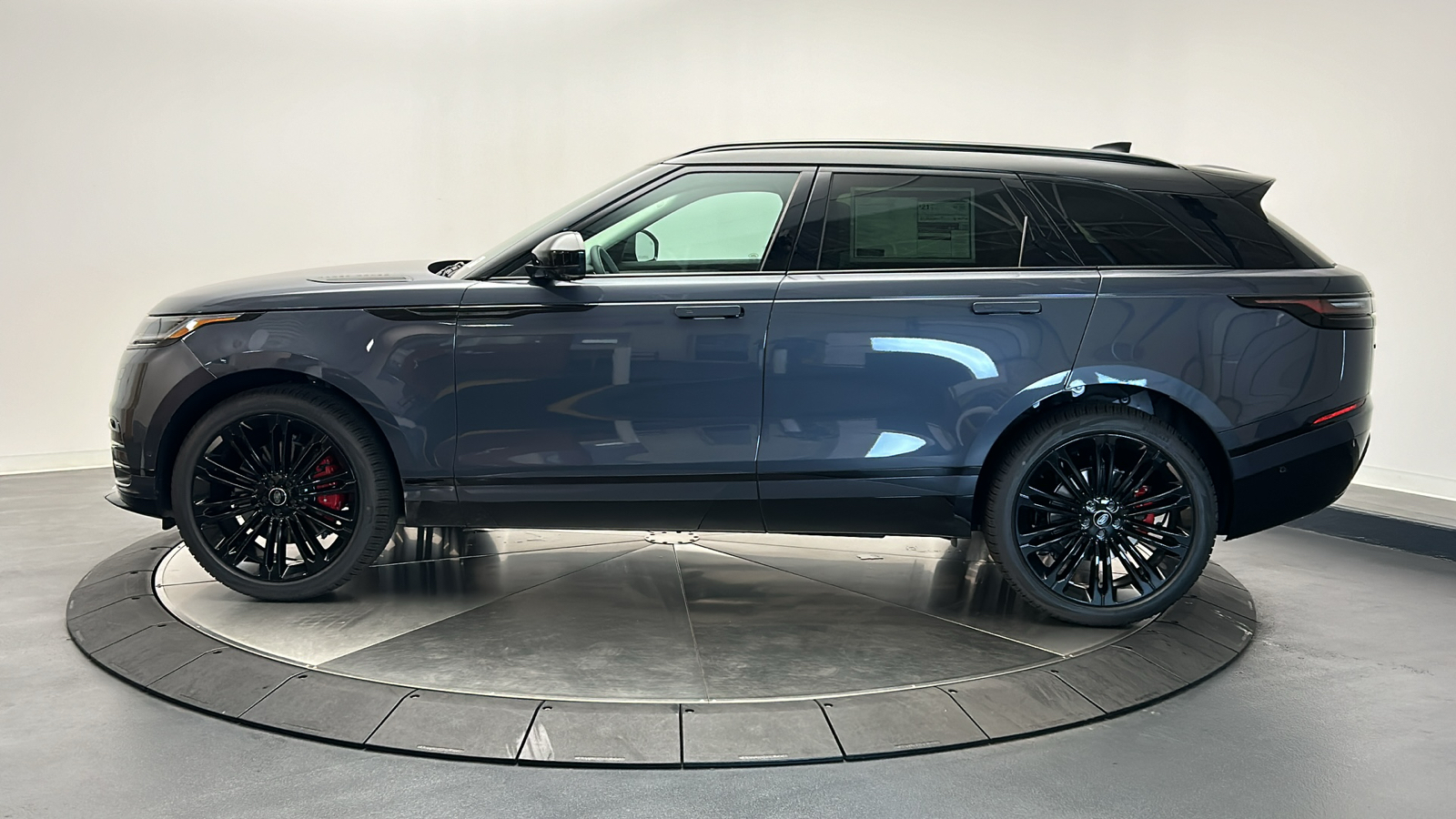 2025 Land Rover Range Rover Velar Dynamic SE 2