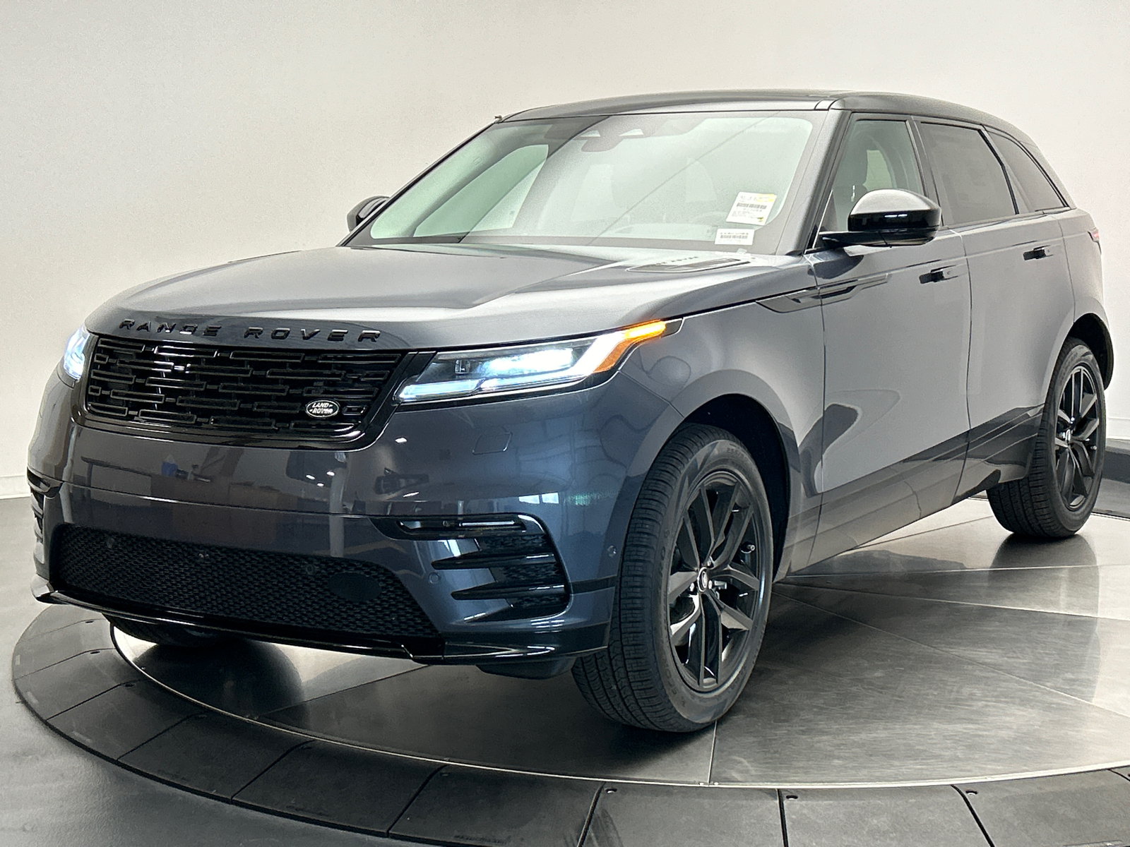 2025 Land Rover Range Rover Velar Dynamic SE 1