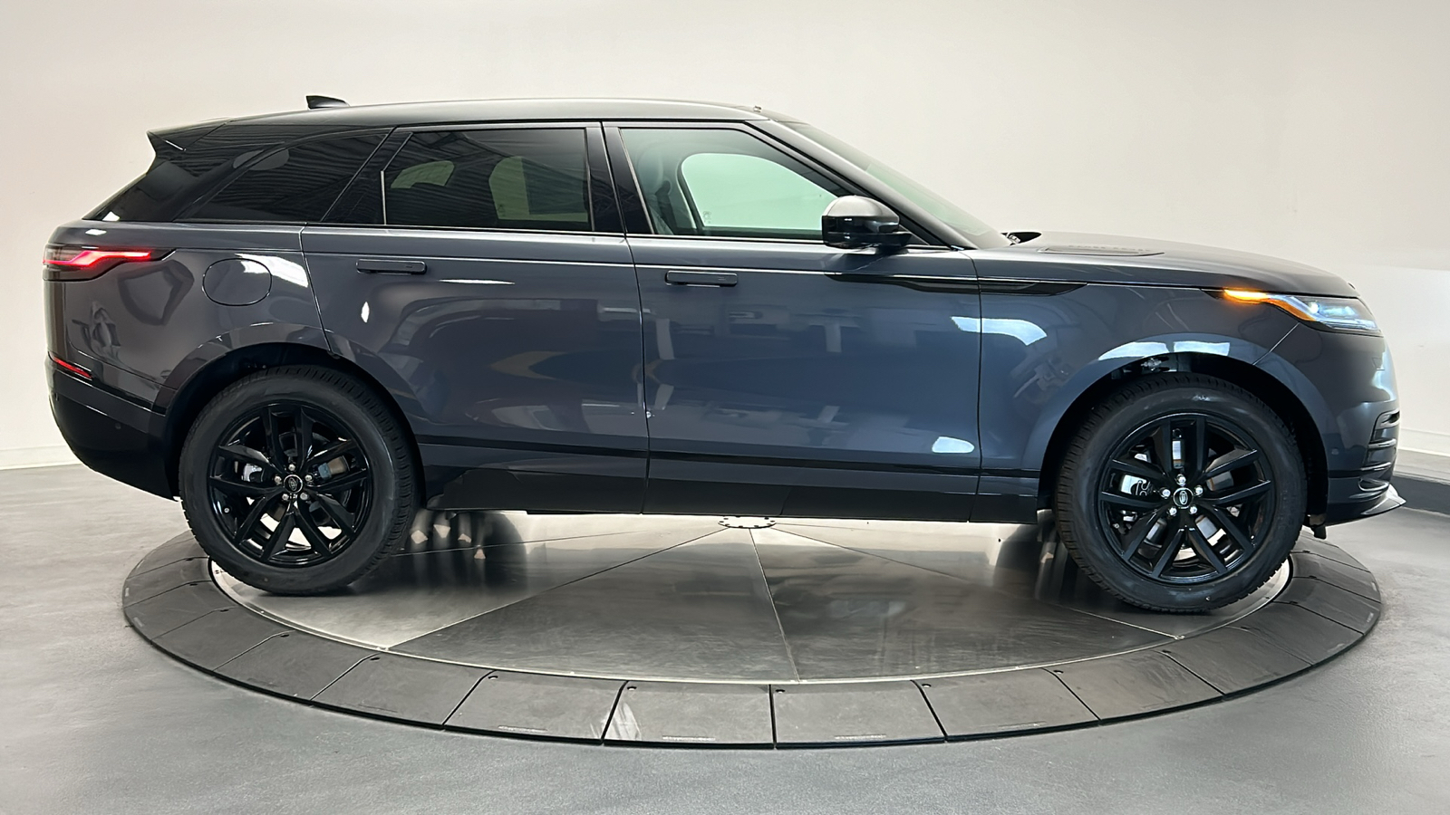 2025 Land Rover Range Rover Velar Dynamic SE 6