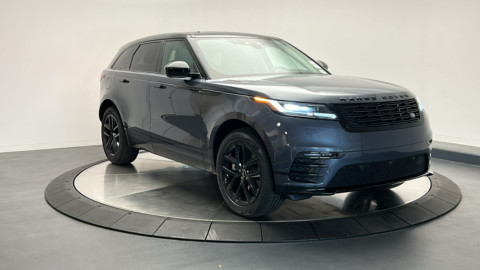 2025 Land Rover Range Rover Velar Dynamic SE 7