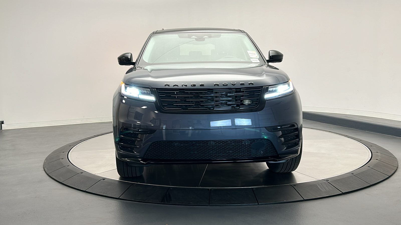 2025 Land Rover Range Rover Velar Dynamic SE 8