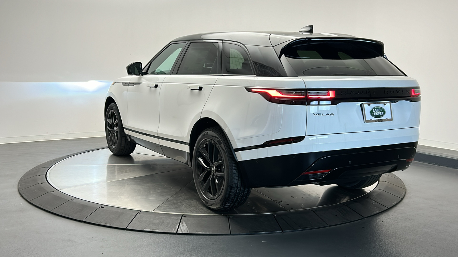 2025 Land Rover Range Rover Velar Dynamic SE 3