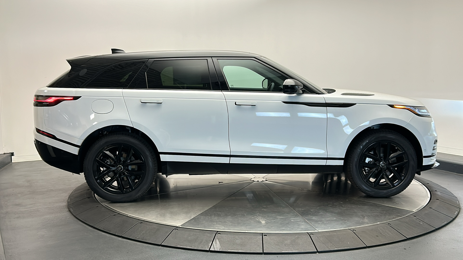 2025 Land Rover Range Rover Velar Dynamic SE 6