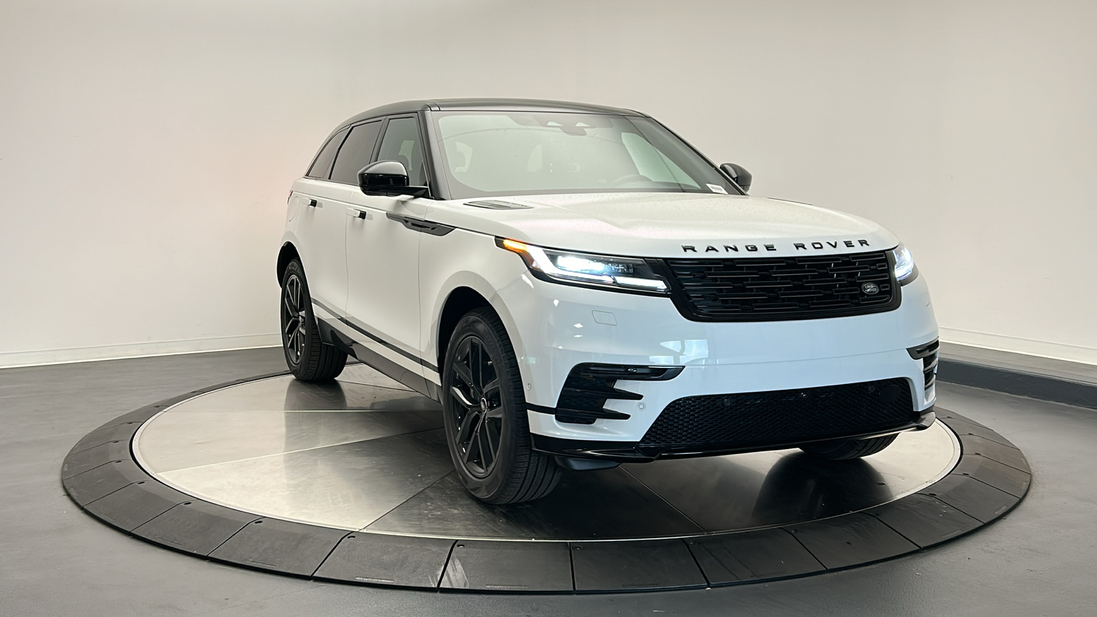 2025 Land Rover Range Rover Velar Dynamic SE 7