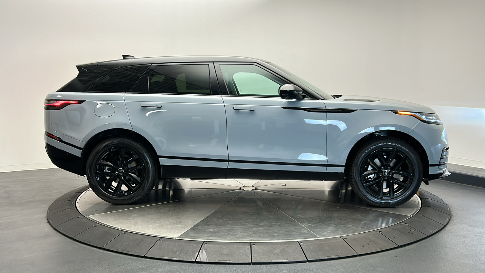 2025 Land Rover Range Rover Velar Dynamic SE 6