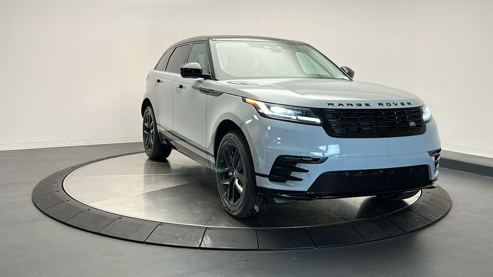 2025 Land Rover Range Rover Velar Dynamic SE 7