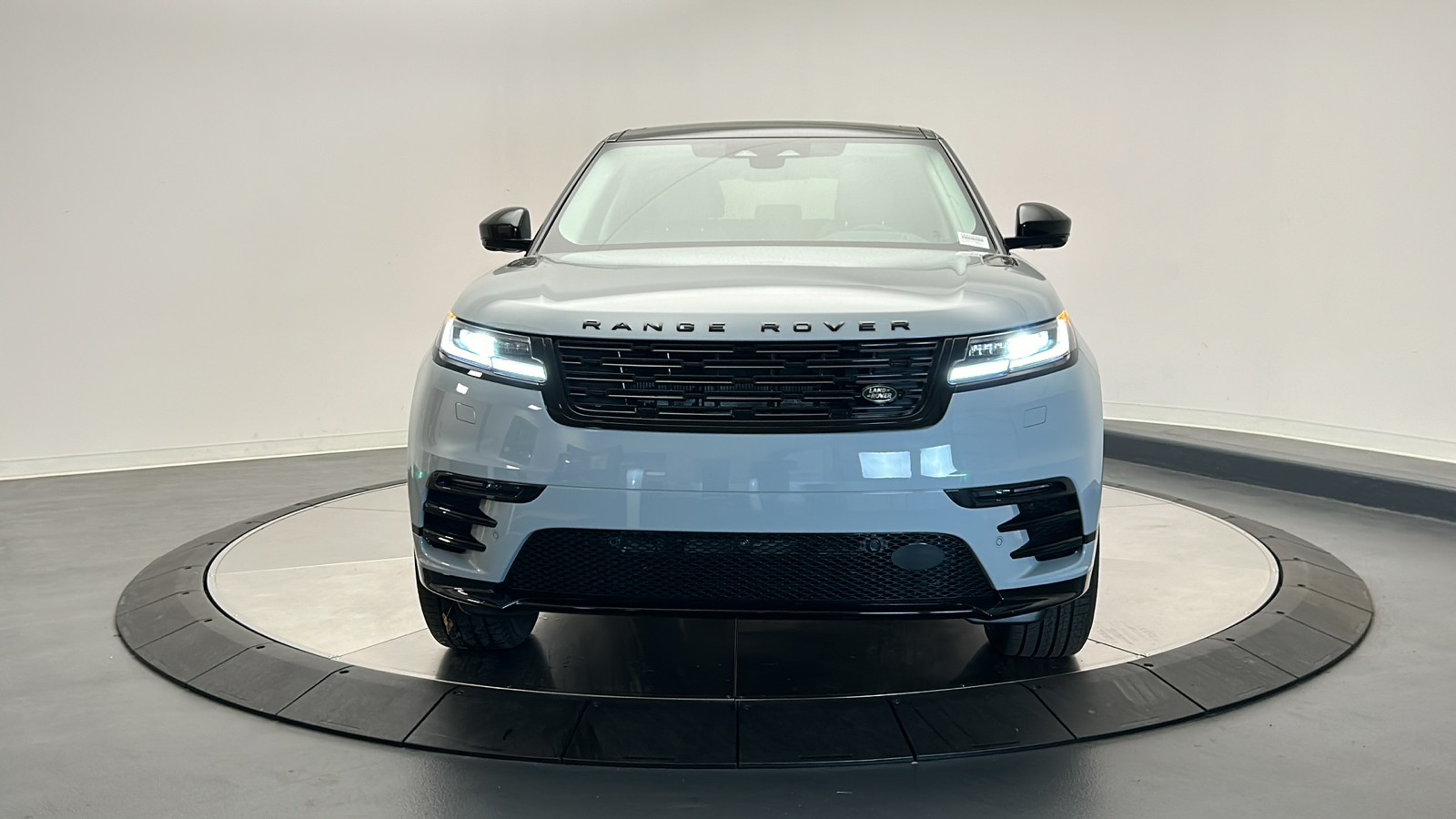 2025 Land Rover Range Rover Velar Dynamic SE 8