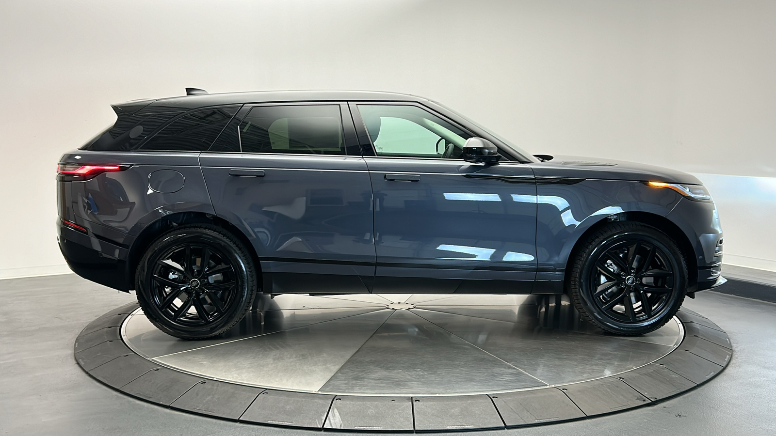 2025 Land Rover Range Rover Velar Dynamic SE 6