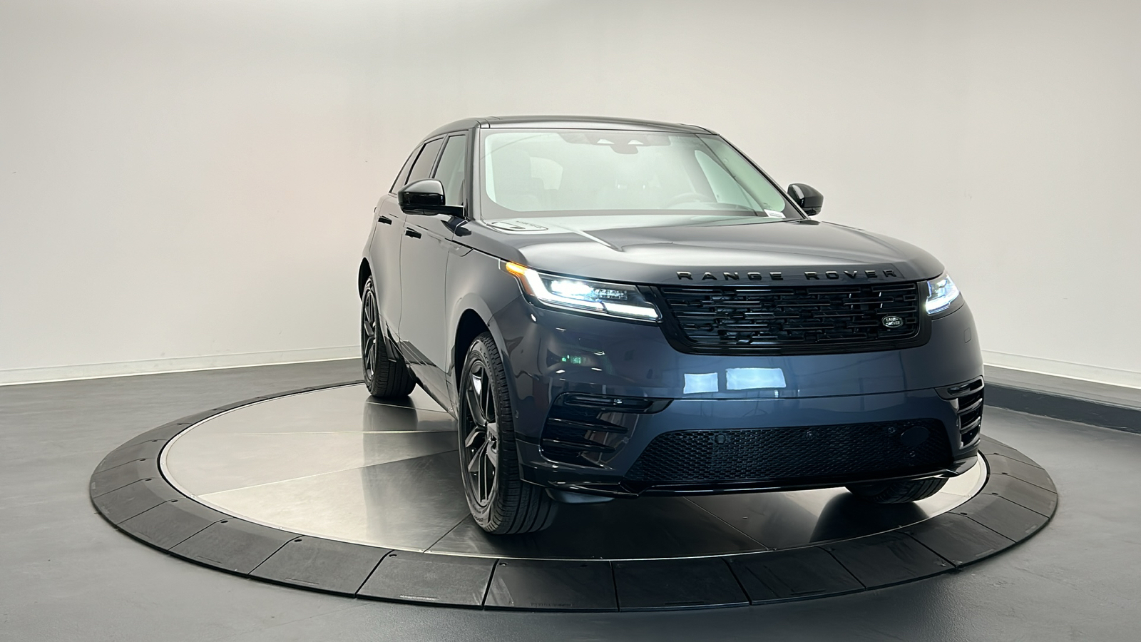 2025 Land Rover Range Rover Velar Dynamic SE 7