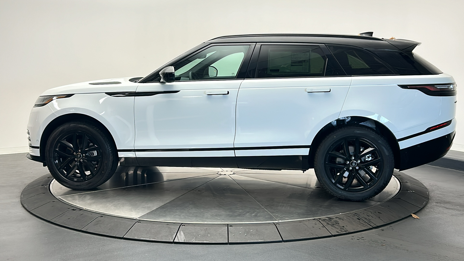 2025 Land Rover Range Rover Velar Dynamic SE 2