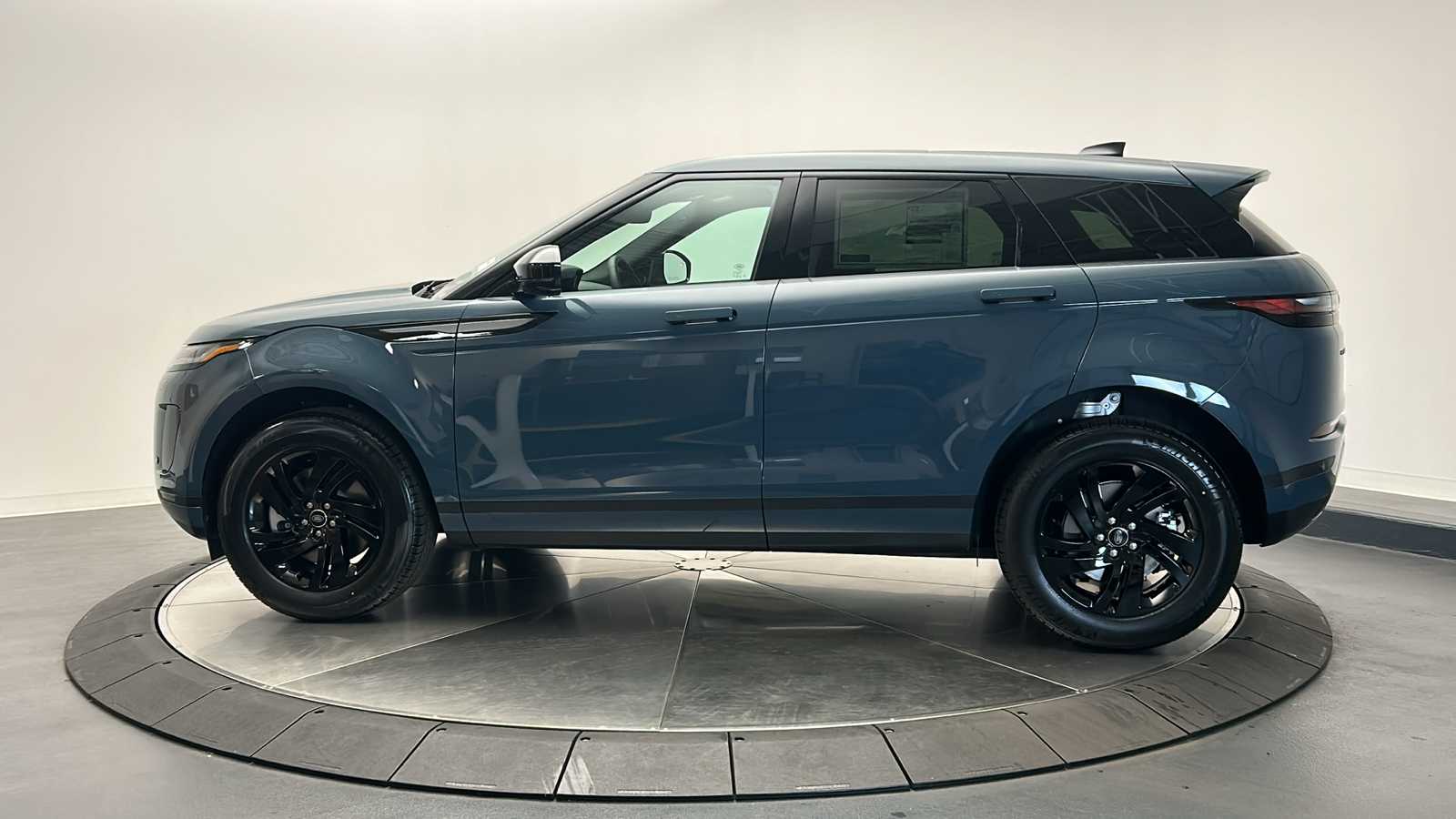 2025 Land Rover Range Rover Evoque S 2