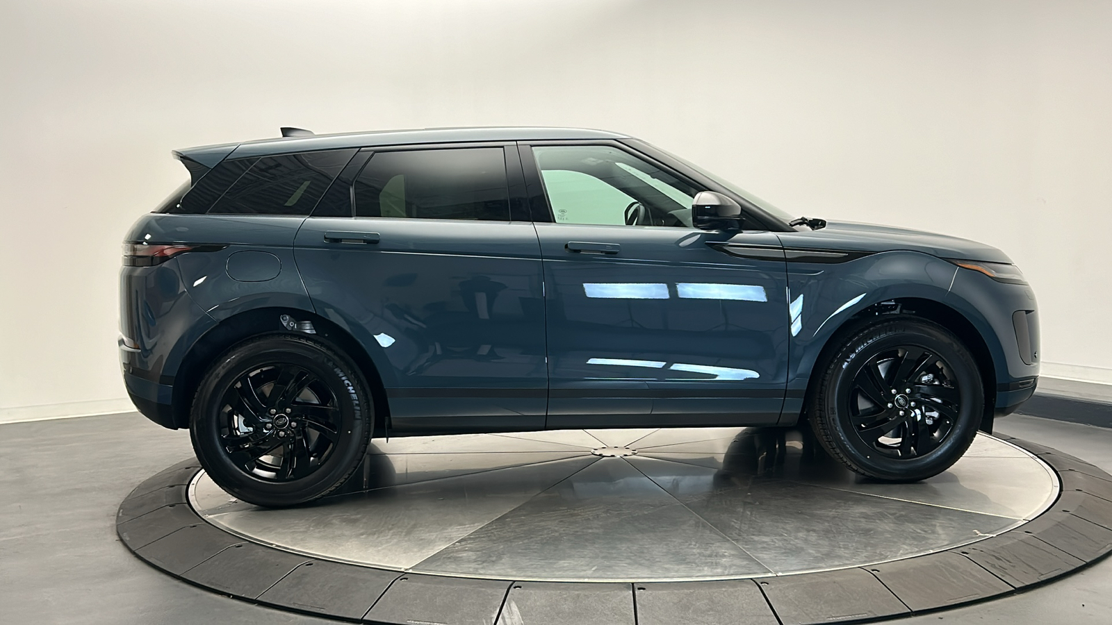 2025 Land Rover Range Rover Evoque S 6