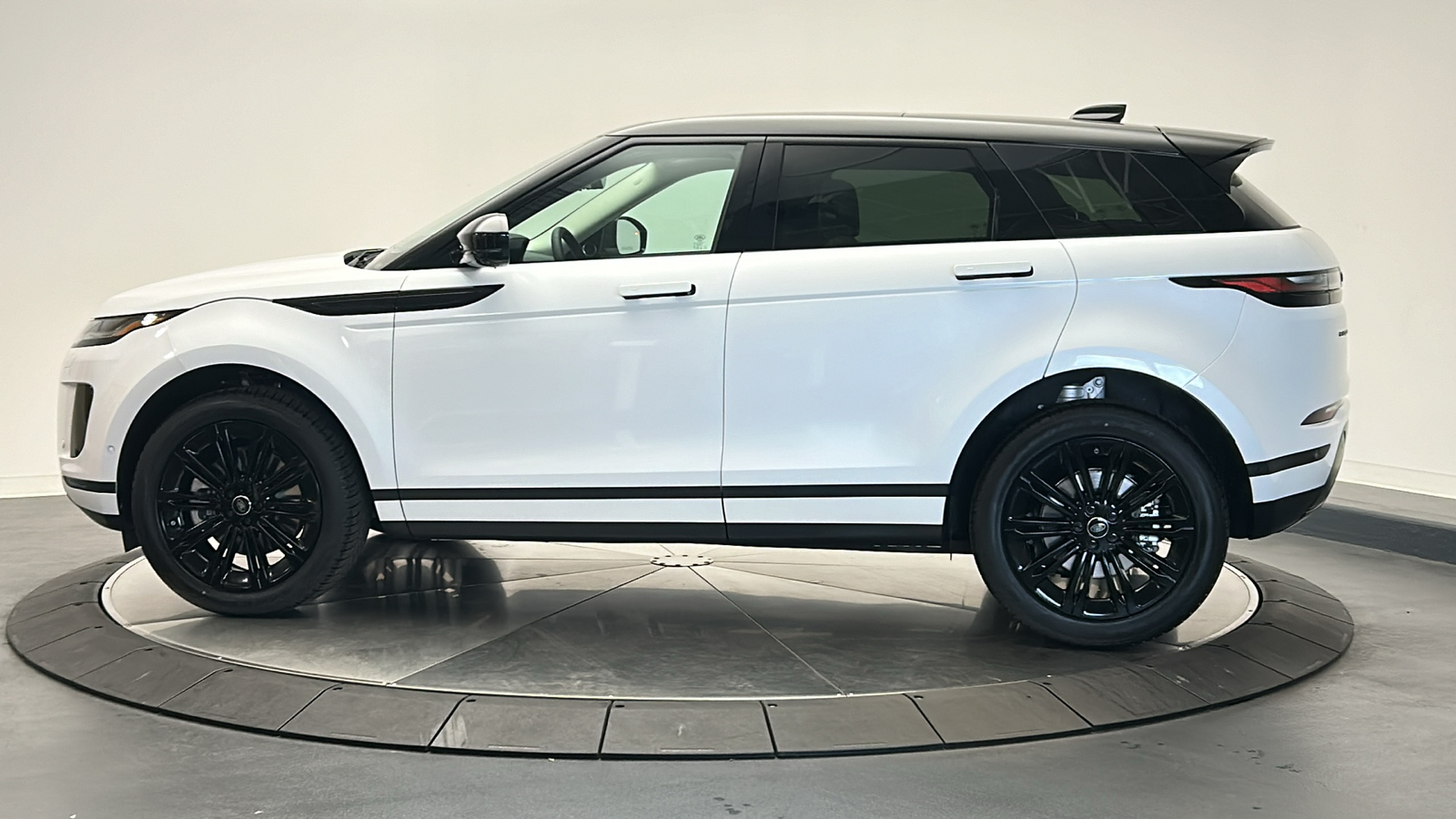 2025 Land Rover Range Rover Evoque S 2