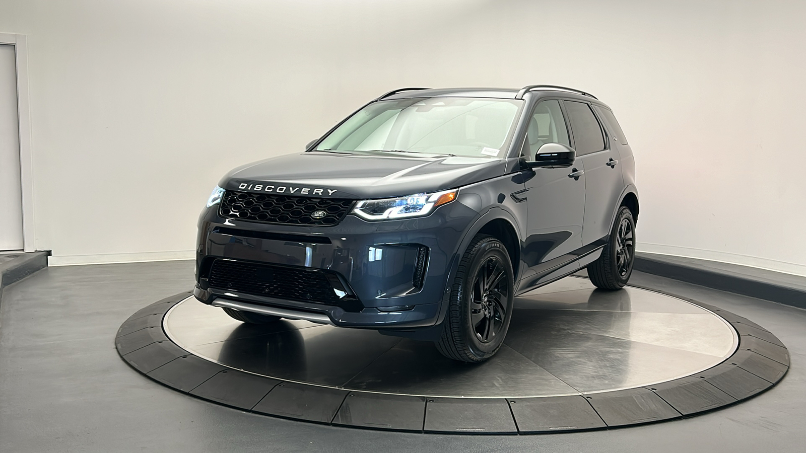 2025 Land Rover Discovery Sport S 3