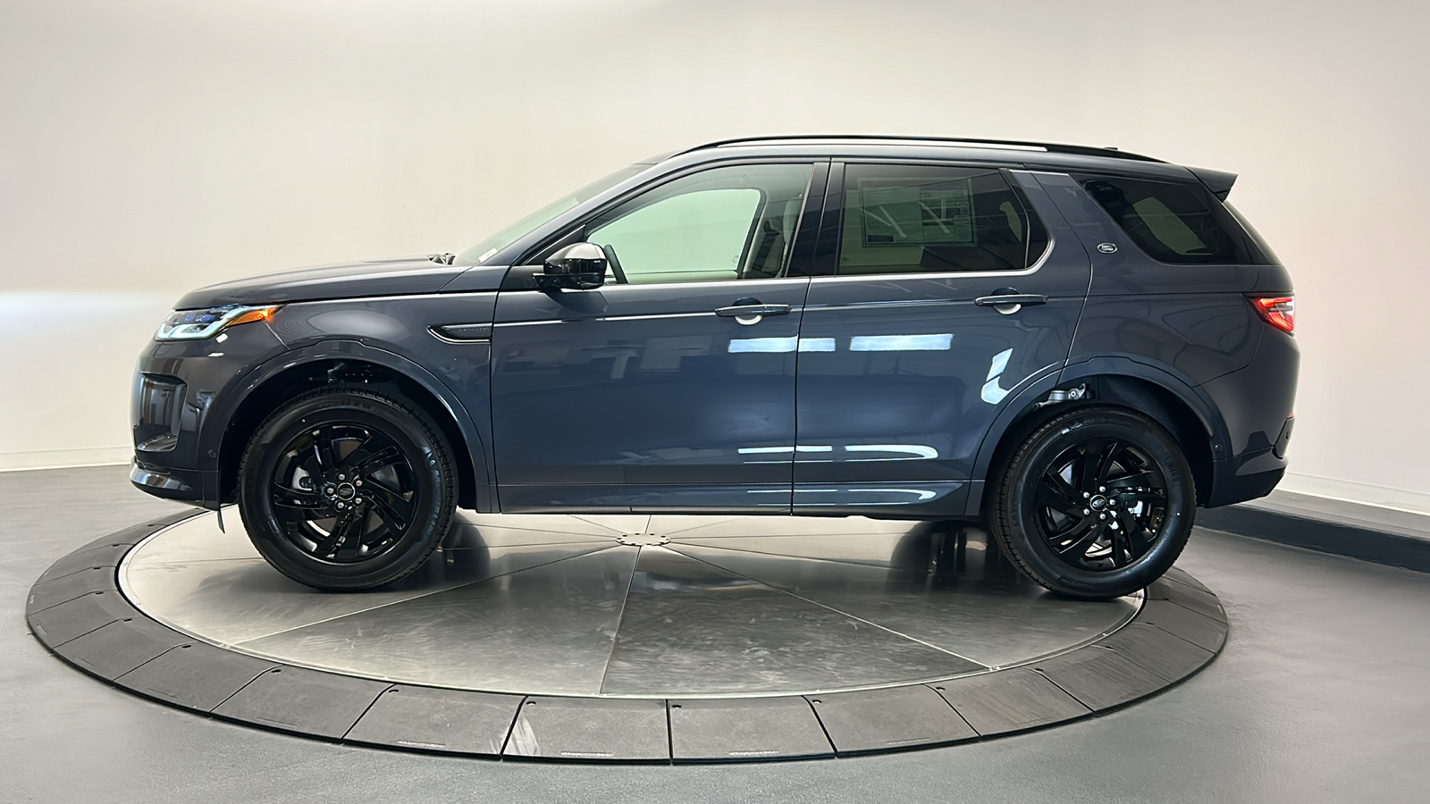 2025 Land Rover Discovery Sport S 4