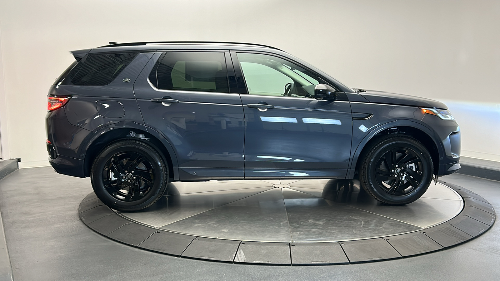 2025 Land Rover Discovery Sport S 8