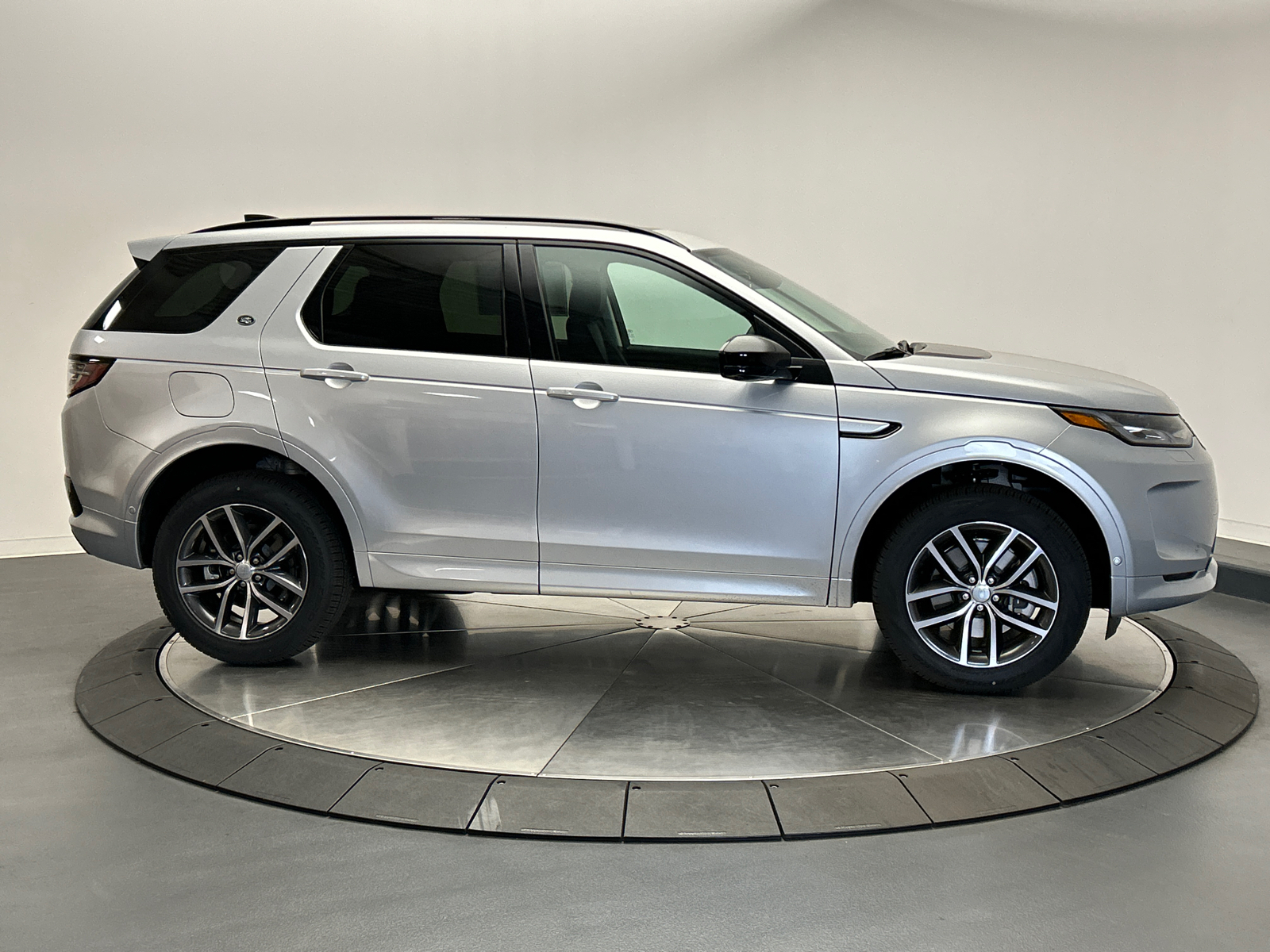 2025 Land Rover Discovery Sport S 6