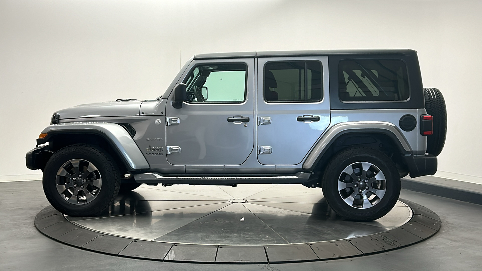 2018 Jeep Wrangler Unlimited Sahara 2