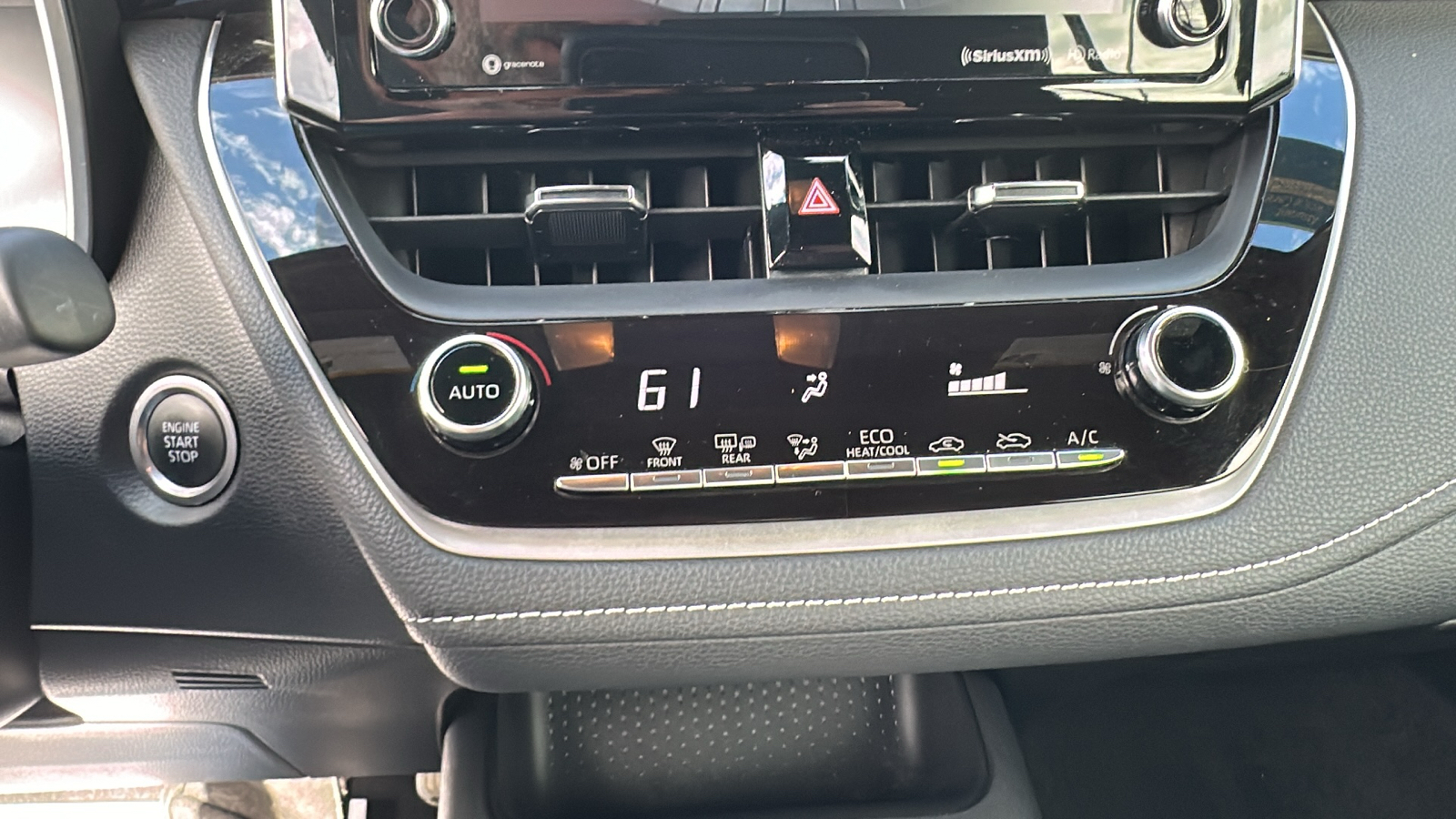 2019 Toyota Corolla Hatchback SE 27