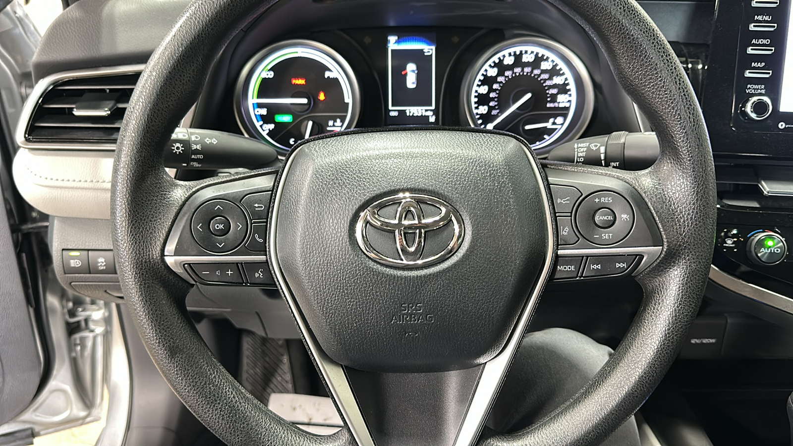 2021 Toyota Camry Hybrid LE 21