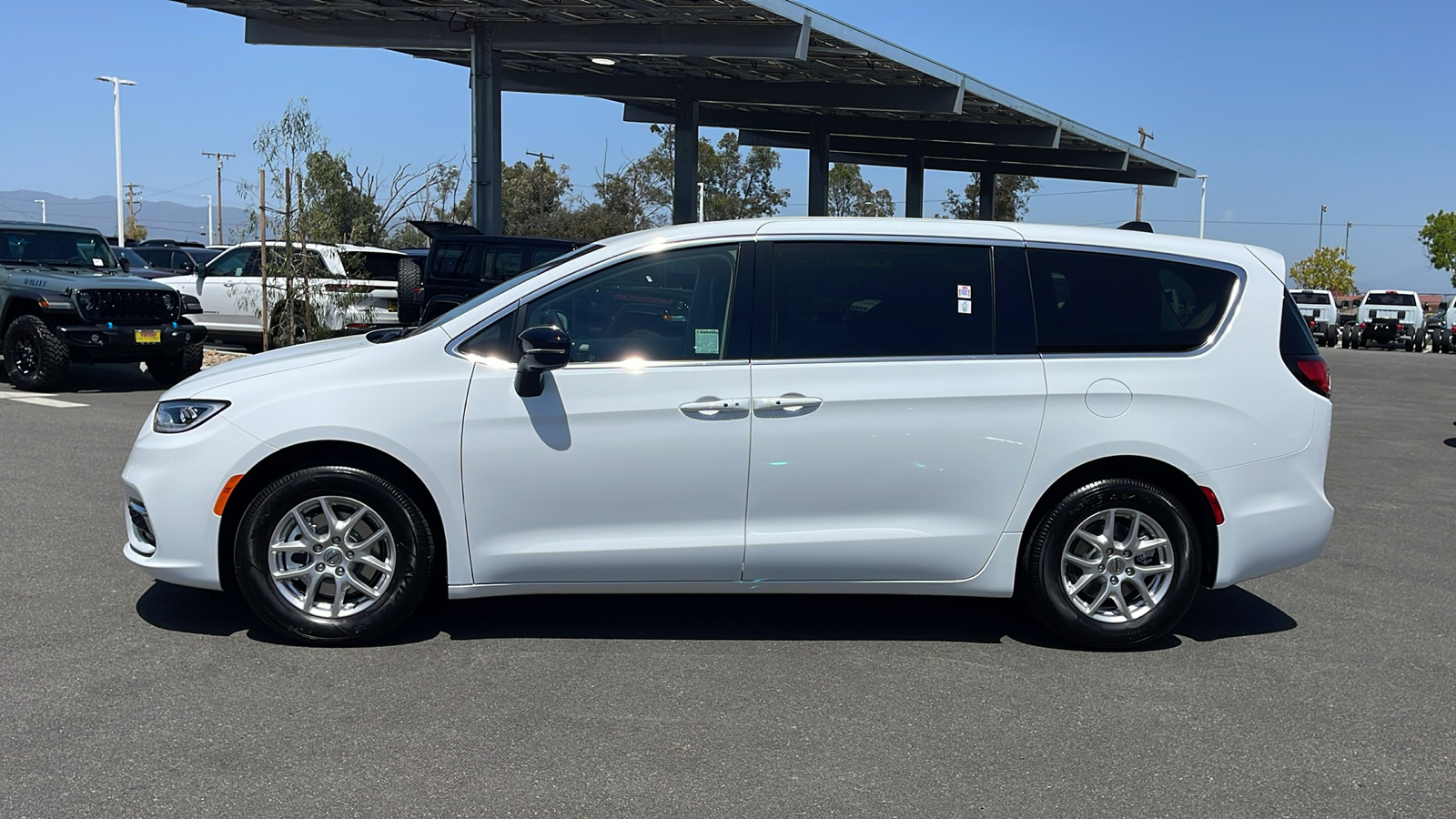 2024 Chrysler Pacifica Touring L 2