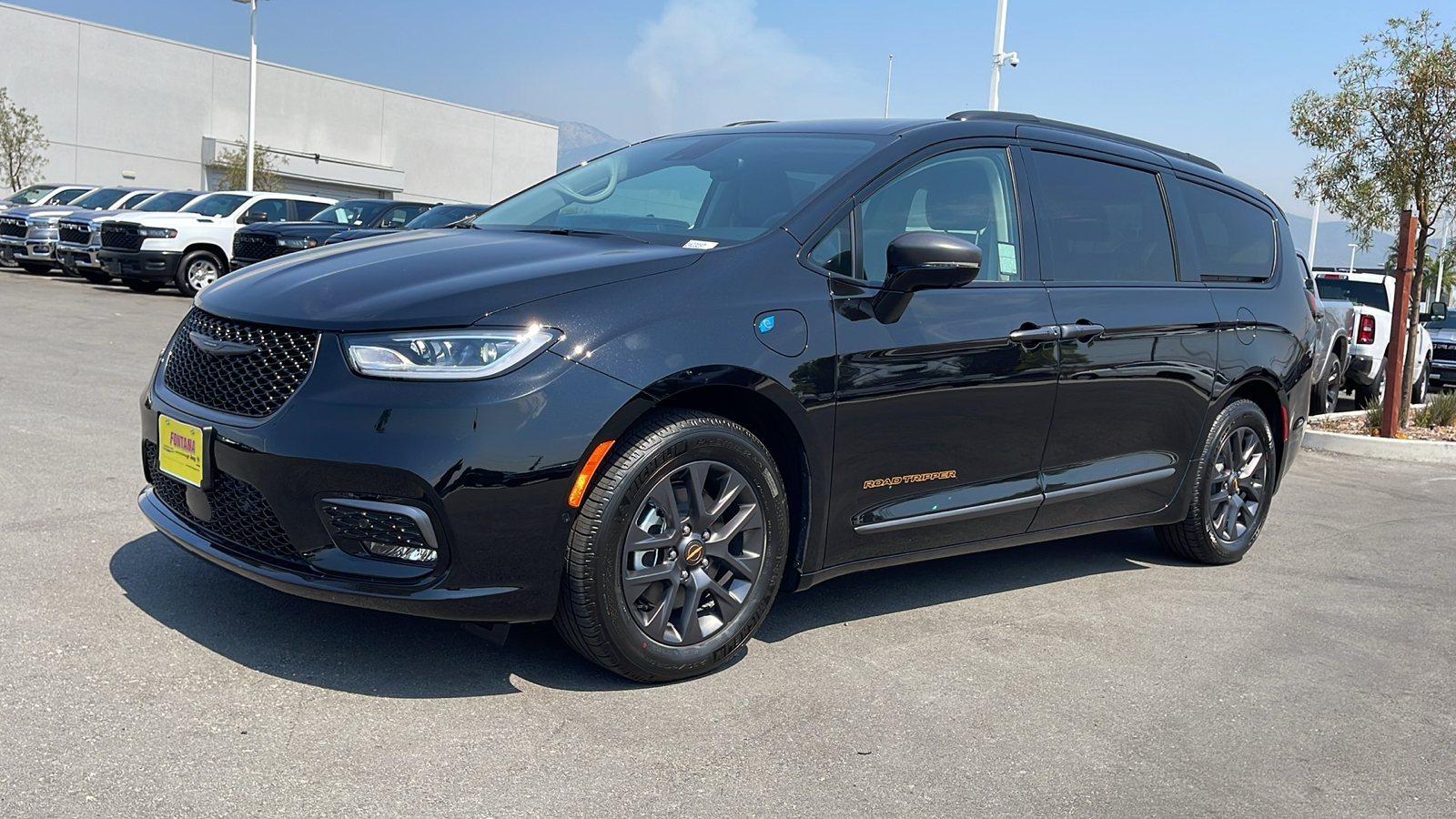 2024 Chrysler Pacifica Hybrid Road Tripper 1