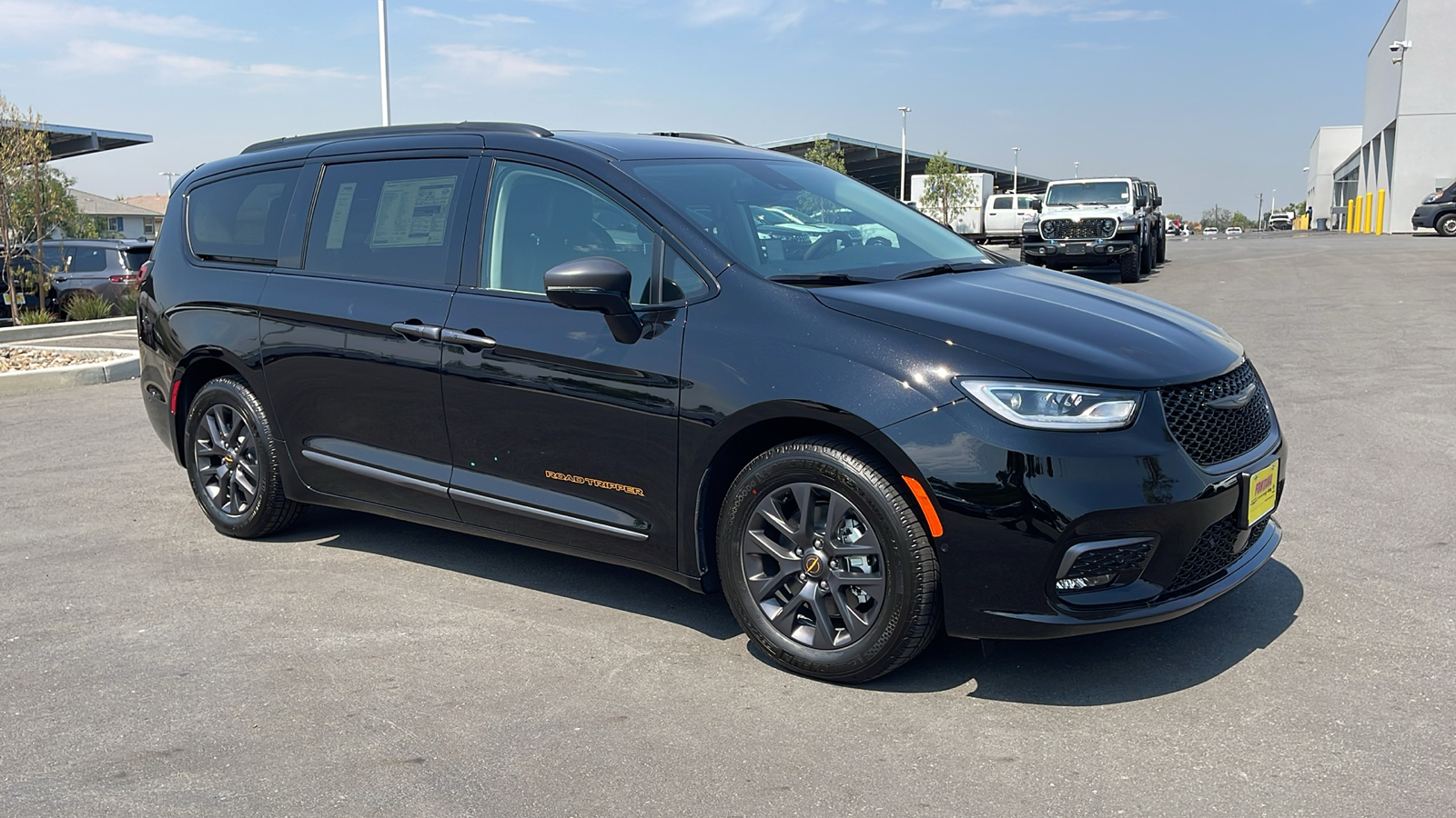 2024 Chrysler Pacifica Hybrid Road Tripper 7