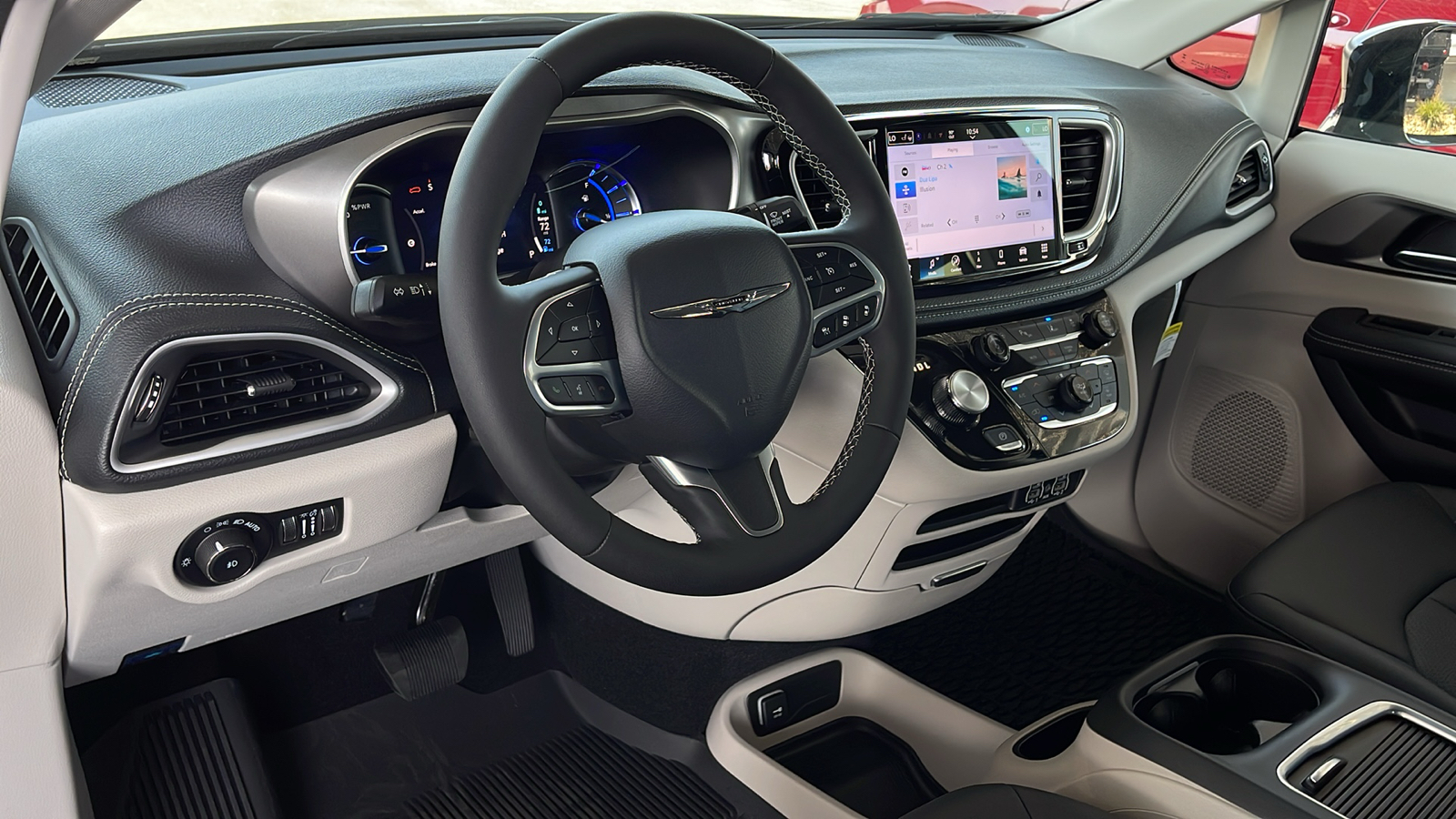 2024 Chrysler Pacifica Hybrid Road Tripper 9