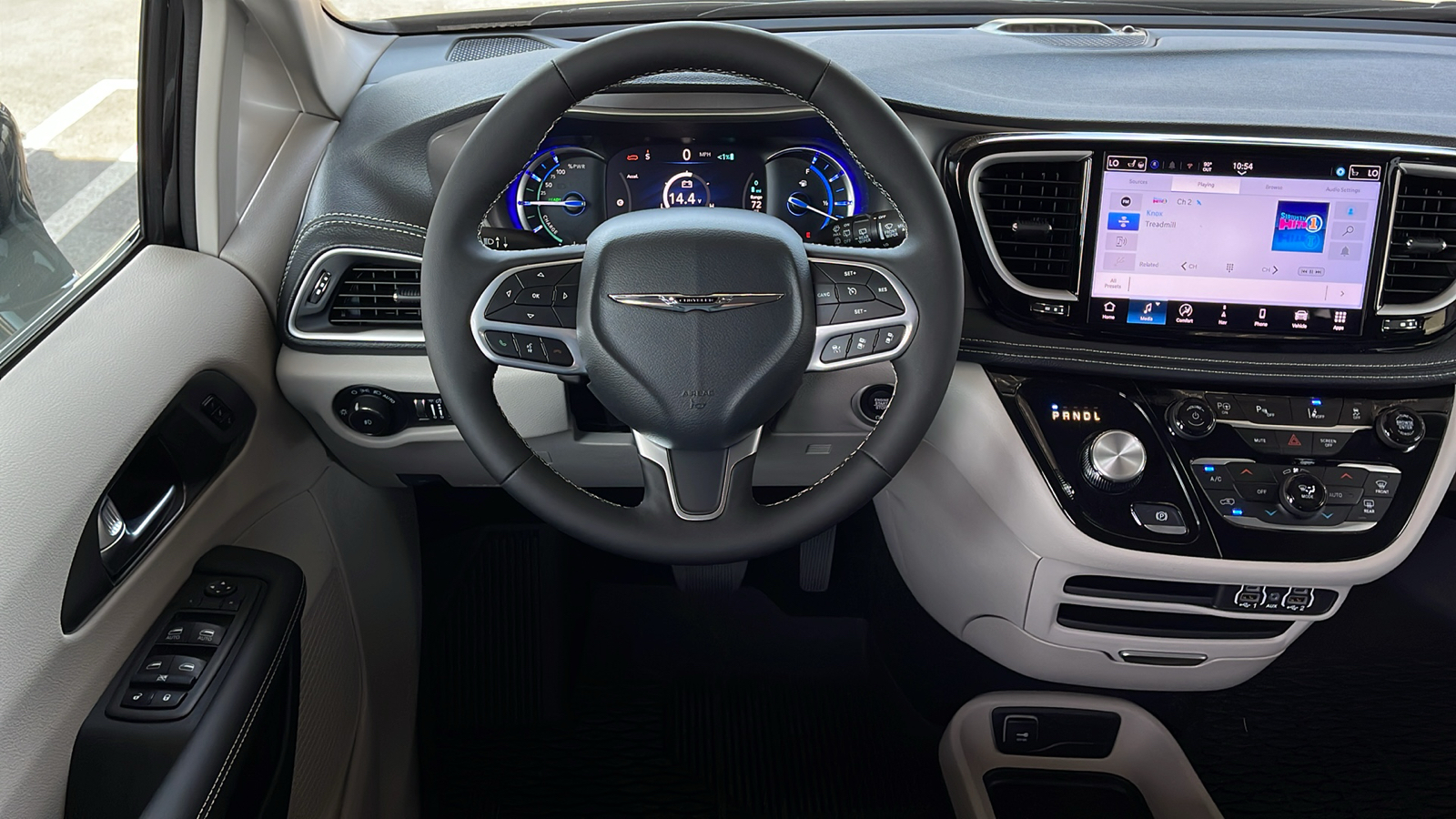 2024 Chrysler Pacifica Hybrid Road Tripper 12