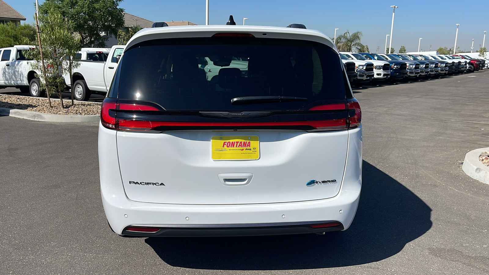 2024 Chrysler Pacifica Hybrid Road Tripper 4