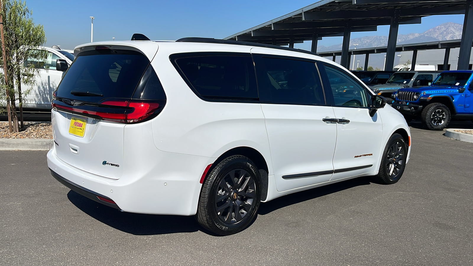 2024 Chrysler Pacifica Hybrid Road Tripper 5