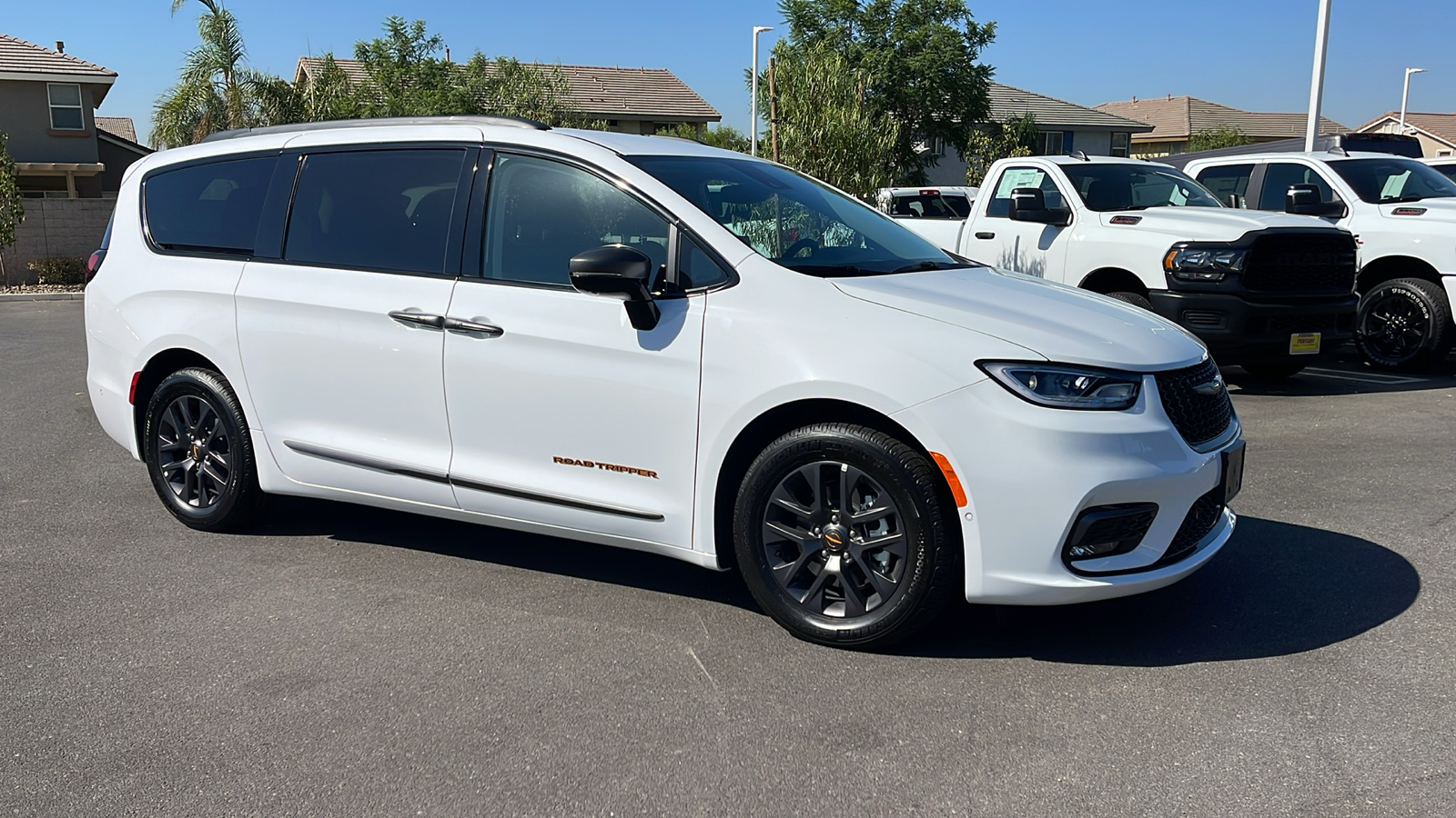 2024 Chrysler Pacifica Hybrid Road Tripper 7